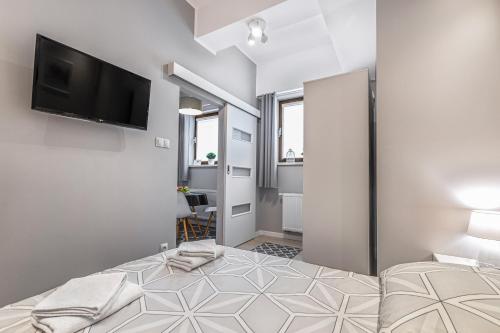 Кровать или кровати в номере Apartament Okrzei Sopot