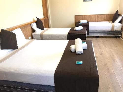 Ένα ή περισσότερα κρεβάτια σε δωμάτιο στο Angel's Rest Motel