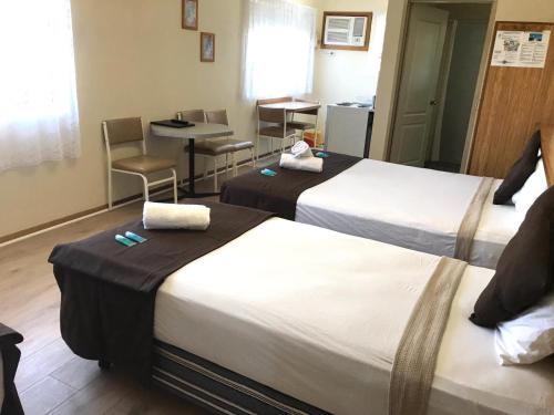 Ένα ή περισσότερα κρεβάτια σε δωμάτιο στο Angel's Rest Motel