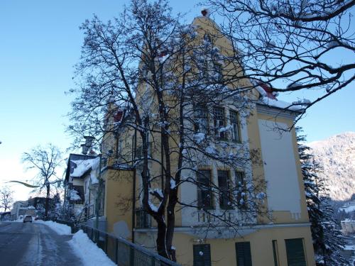 Kış mevsiminde Villa Karlstein