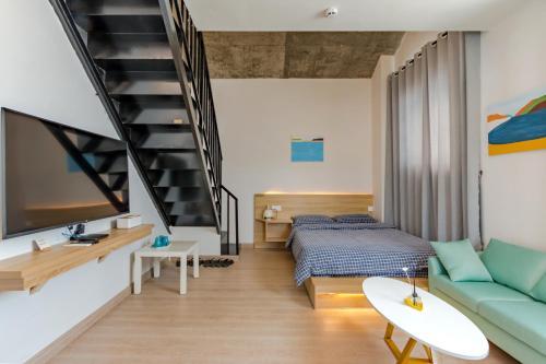 A bed or beds in a room at Kunlun Youth Boutique Hostel