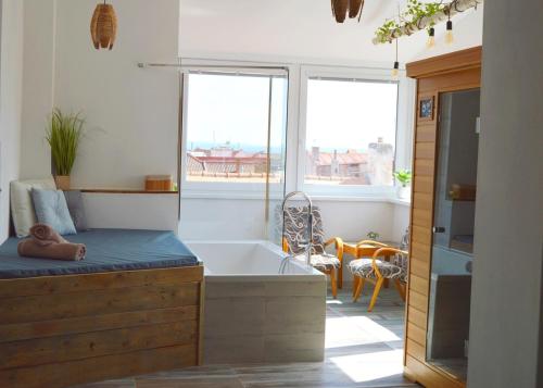 Una cama o camas en una habitación de Dům u lázní