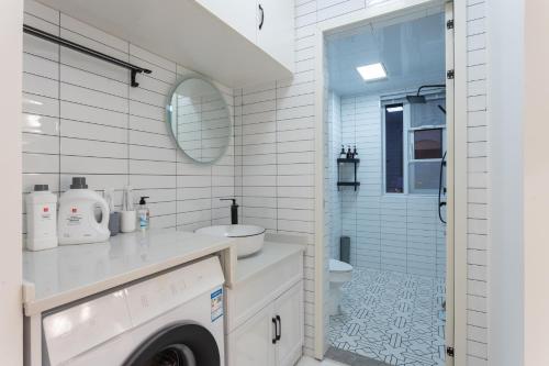 a white bathroom with a sink and a toilet at Wuhan City Wuchang District shahu park in Hankou