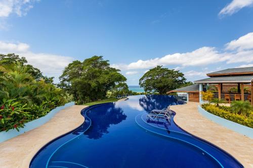 a pool at the resort at VILLA ROA in Roatan