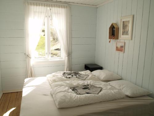 a bedroom with two beds in front of a window at Byrkjeleite - modernized house with 5 bedrooms in Herand