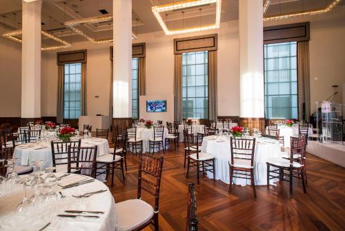 Restoran atau tempat lain untuk makan di American Trade Hotel