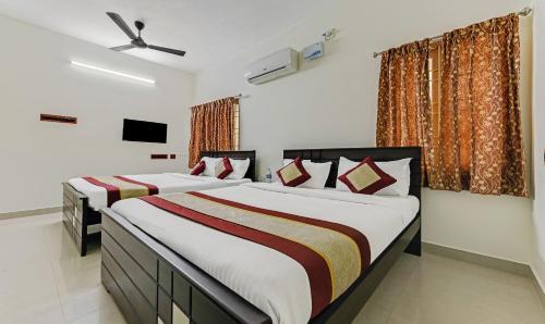 מיטה או מיטות בחדר ב-Sree Devi Niwas