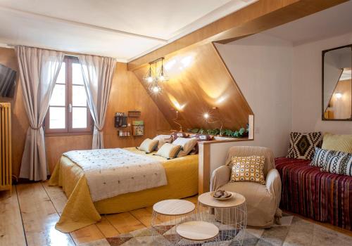 Un pat sau paturi într-o cameră la Maison DuBois