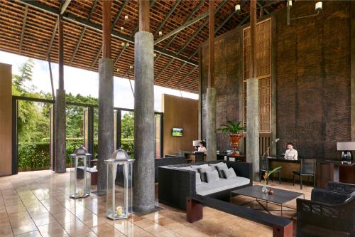 Un lugar para sentarse en MUTHI MAYA Forest Pool Villa Resort - SHA Plus Certified