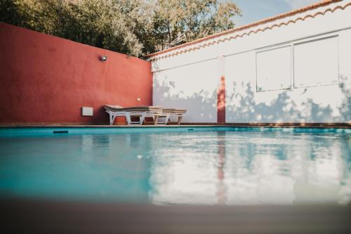 a swimming pool with a picnic table next to a building at Casa rural con piscina en Hoya de Tunte - 4 in San Bartolomé