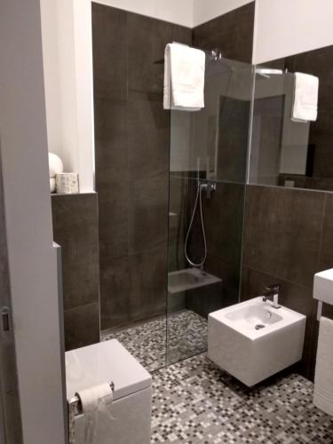 Un baño de Dimora Mefite-Camere con Bagno Privato e Self check-in