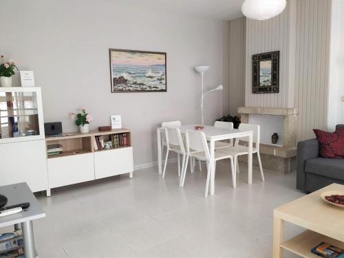 Elizabeth Beach Apartment with Seaviews!