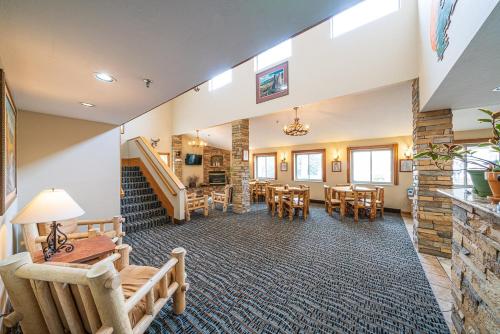 Un lugar para sentarse en Alpine Inn & Suites Gunnison