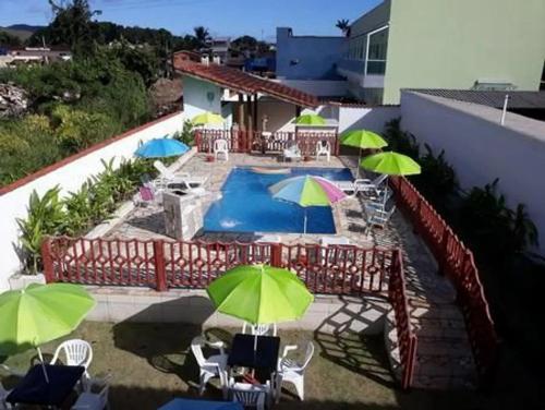 Bazén v ubytování Estúdio em maresias com ar condicionado e piscina nebo v jeho okolí