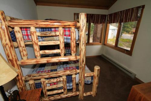 a room with a stack of wooden bunk beds at Mountainback #115, Loft, Den in Mammoth Lakes
