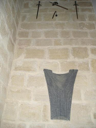 a brick wall with crosses on top of it at TORRE FUERTE Siglo XIII in Baños de Rioja
