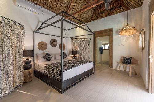 Postel nebo postele na pokoji v ubytování Beach Villas Lombok