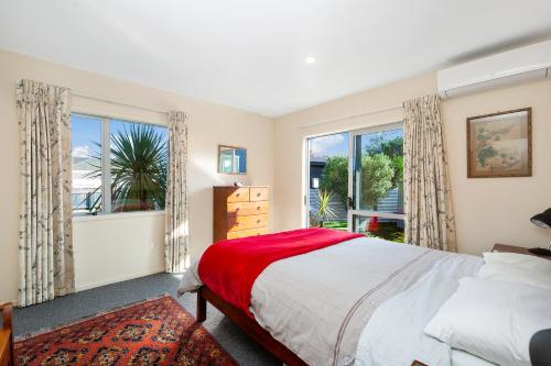 ein Schlafzimmer mit einem Bett und einem großen Fenster in der Unterkunft Tranquil Tauhara - Taupo Central Holiday Home in Taupo