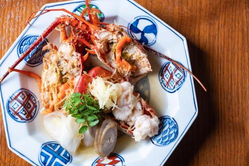 a plate of food with shrimp and vegetables on a table at Hakuunsou in Yugawara