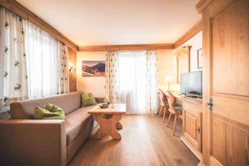 a living room with a couch and a table at Hotel Schartner in Altenmarkt im Pongau