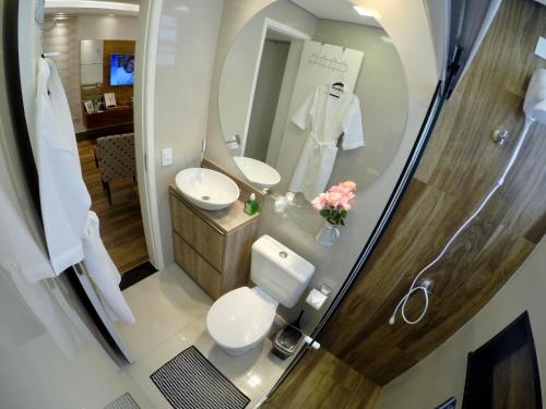 A bathroom at APARTMENTFORSTAY 20 EM MARiLIA TANGER