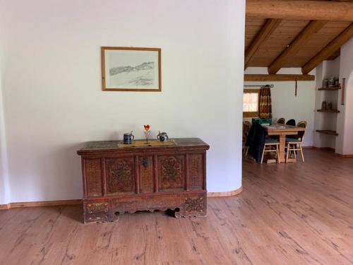 a wooden cabinet in a room with a table at Ferienwohnung Jalet in Tschierv