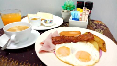 Morgenmad for gæster der bor på Maikhao Home Garden Bungalow