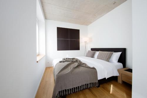 Postel nebo postele na pokoji v ubytování Nest - Kanzleistrasse 225