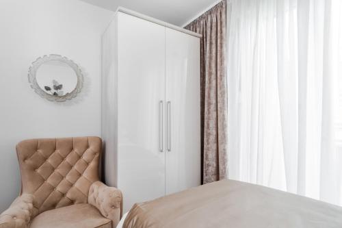 Een bed of bedden in een kamer bij Apartments Top View