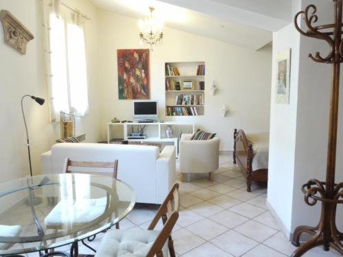 Studio 6 - a quiet and spacious studio flat in the Old Town