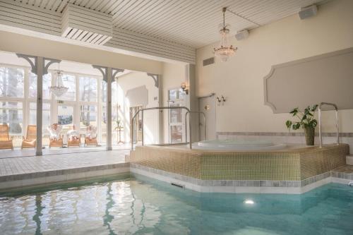 Bazén v ubytování Lundsbrunn Resort & Spa nebo v jeho okolí