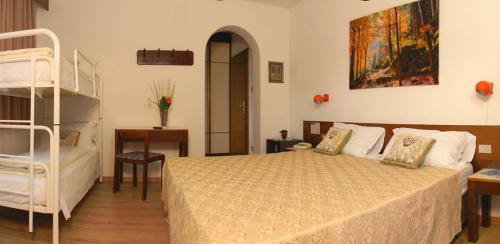 Ένα ή περισσότερα κρεβάτια σε δωμάτιο στο Hotel Bologna