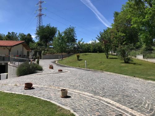 a cobblestone road in a yard with a field at B&B Oasi Vetoio in LʼAquila
