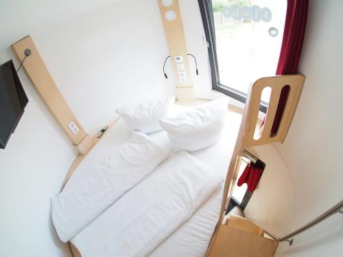 Ein Bett oder Betten in einem Zimmer der Unterkunft slube 25 Teiche Rottstock