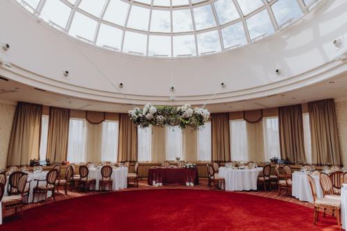 A seating area at Atrium Palace Hotel