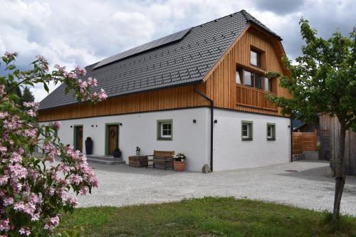 Gallery image of Landschützer's Country Suites in Mariapfarr