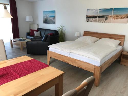 Postel nebo postele na pokoji v ubytování Steiner Strandappartements Appartement 101 Seeseite
