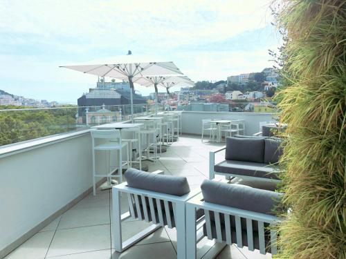 Ruang duduk di TURIM Boulevard Hotel