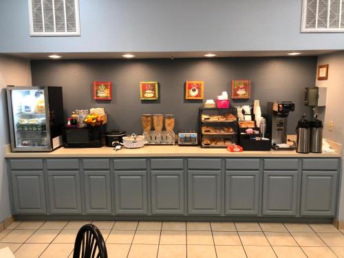 a counter of a coffee shop with a counter top at Garnett Hotel & RV Park in Garnett