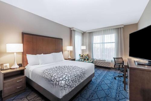 Gallery image of La Quinta Inn & Suites by Wyndham Kansas City Beacon Hill in Kansas City