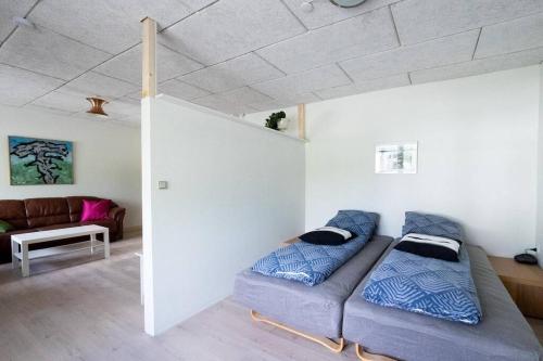 Un pat sau paturi într-o cameră la Købmandsgårdens B&B