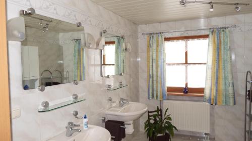 Koupelna v ubytování Haus Bergblick