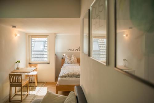 a bedroom with a bed and a table and a desk at Altstadt Apartment Centralissimo in Düsseldorf