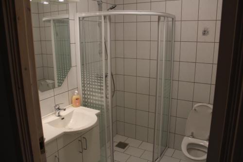 
Et badeværelse på Hotel Klim Bjerg
