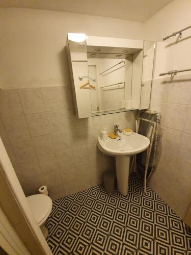 Ванна кімната в Welcome-to-Burgundy