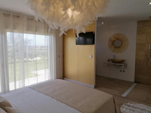 a bedroom with a large bed and a large window at PÉROLA d'ÓBIDOS T3 in Gaieiras