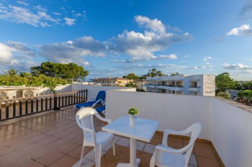 a patio with a table and chairs on a balcony at Venecia Apartments in Port d'Alcudia