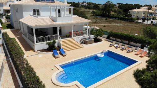 an aerial view of a house with a swimming pool at Sunset Villa by Laranjal Rentals in Olhos de Água