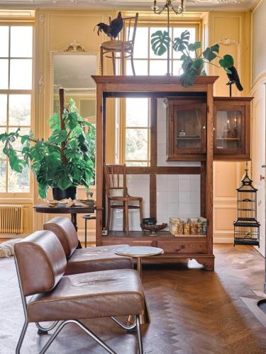 a living room with a couch and a table at Eco Hotel Plantage Rococo in Velsen-Zuid