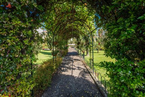 Сад в Quinta Jardins do Lago